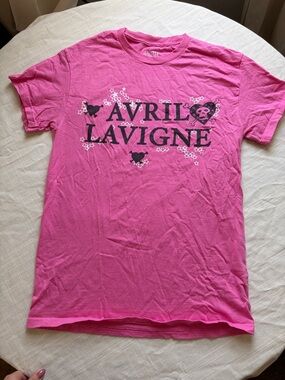 Official Avril Lavigne merch tee in hot pink 🩷🖤